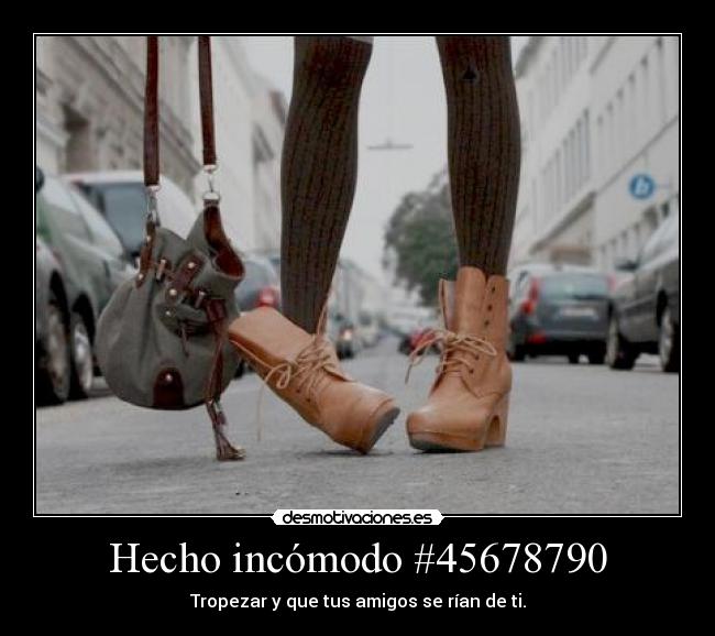 Hecho incómodo #45678790 - Tropezar y que tus amigos se rían de ti.