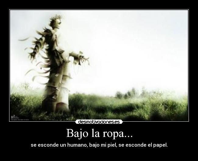Bajo la ropa... - se esconde un humano, bajo mi piel, se esconde el papel.
