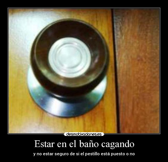 Estar en el baño cagando -