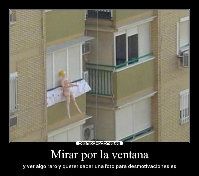 Mirar por la ventana - y ver algo raro y querer sacar una foto para desmotivaciones.es