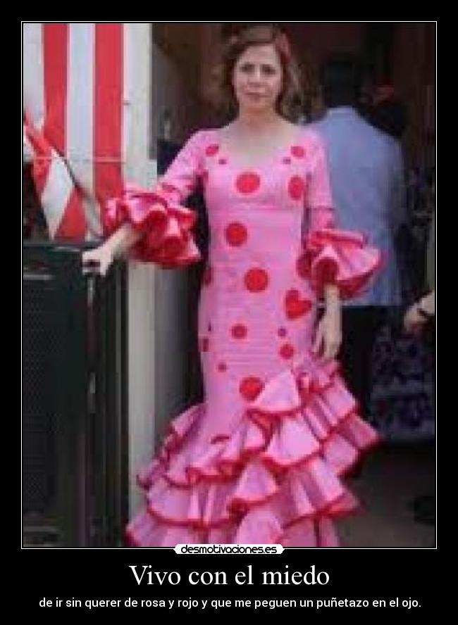 Vivo con el miedo - de ir sin querer de rosa y rojo y que me peguen un puñetazo en el ojo.