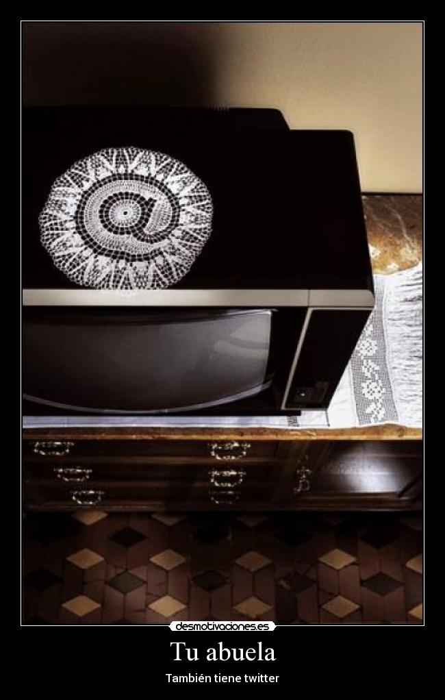 Tu abuela - También tiene twitter