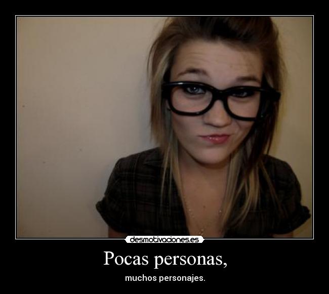Pocas personas, - muchos personajes.