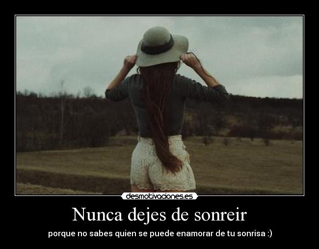 Nunca dejes de sonreir - porque no sabes quien se puede enamorar de tu sonrisa :)