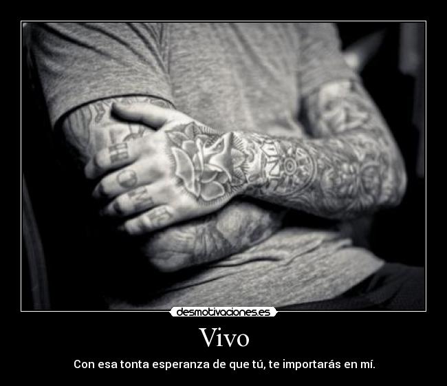 Vivo - Con esa tonta esperanza de que tú, te importarás en mí.