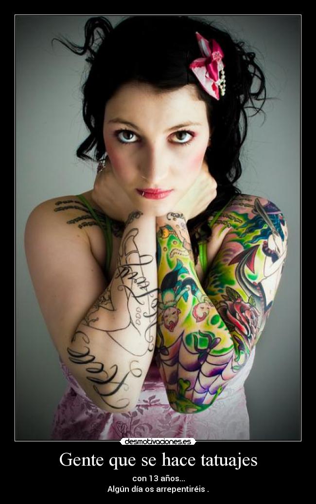 Gente que se hace tatuajes -