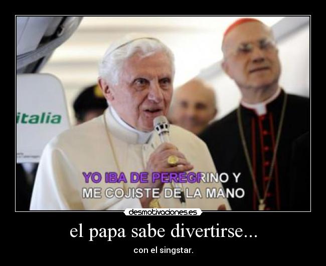 el papa sabe divertirse... - con el singstar.