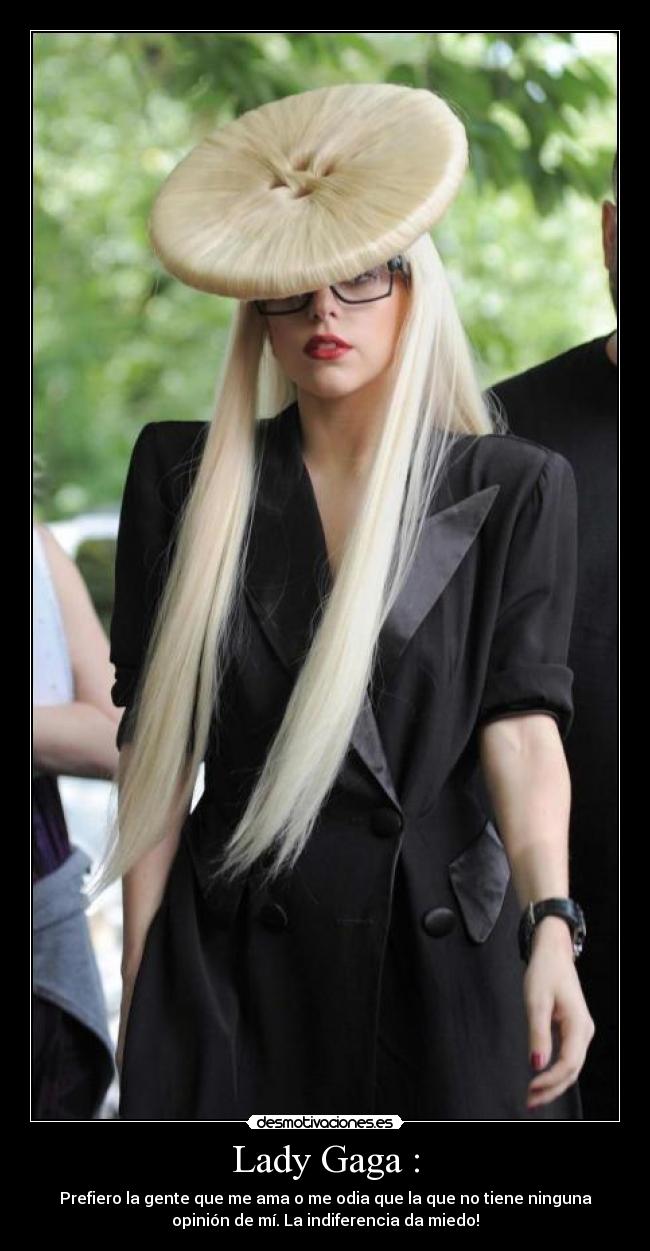 Lady Gaga : - 