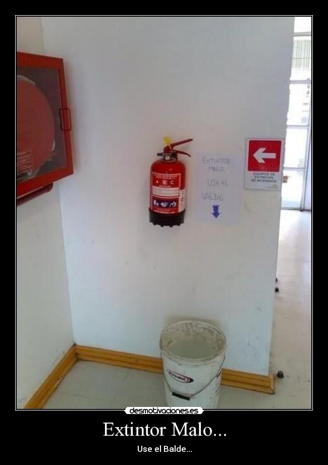 Extintor Malo... - Use el Balde...