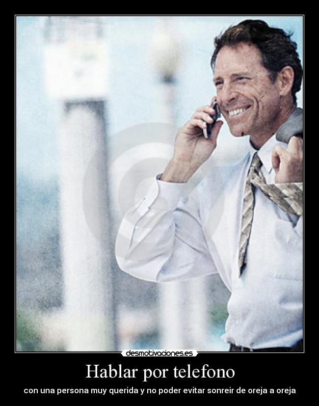 Hablar por telefono - con una persona muy querida y no poder evitar sonreir de oreja a oreja