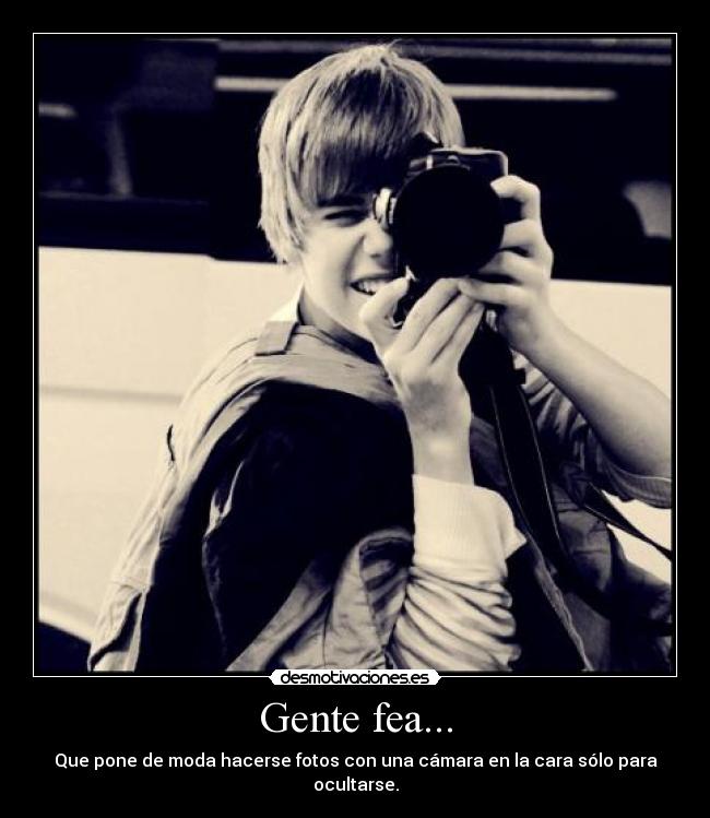 Gente fea... - Que pone de moda hacerse fotos con una cámara en la cara sólo para ocultarse.