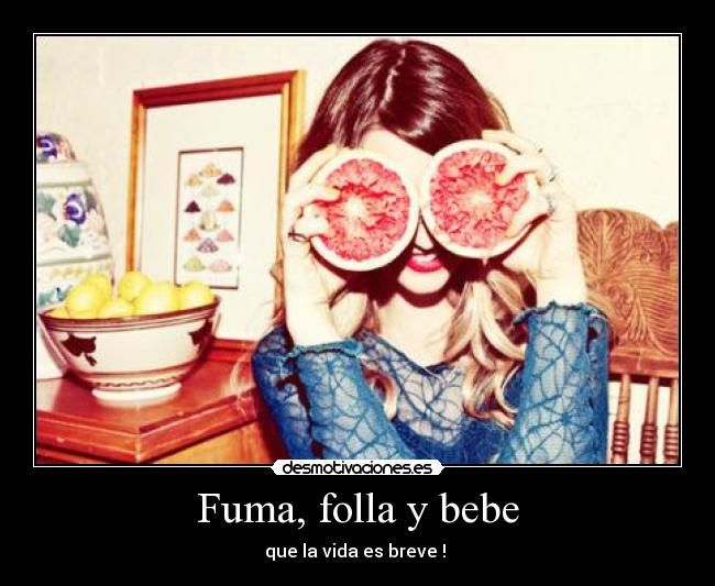 Fuma, folla y bebe -
