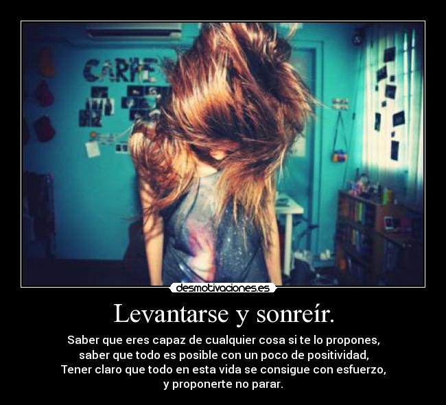 Levantarse y sonreír. -