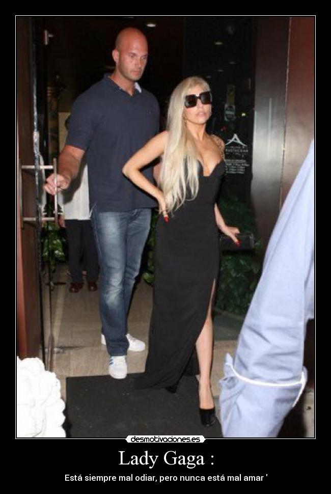Lady Gaga : - 