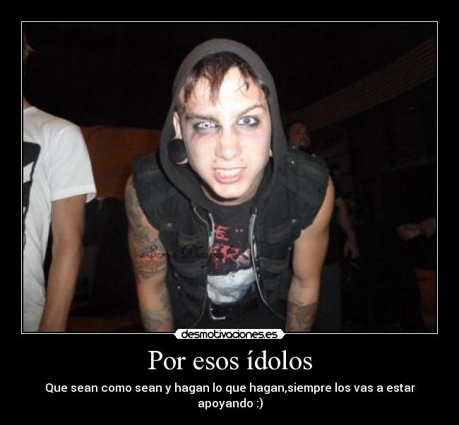 Por esos ídolos -