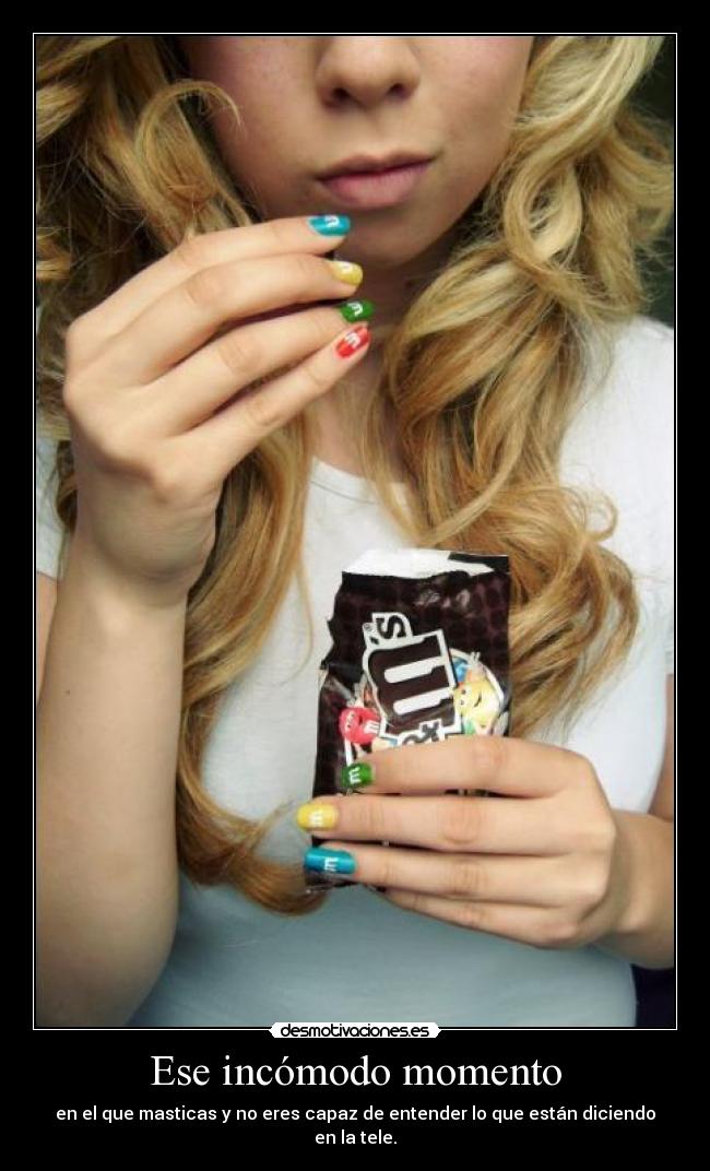 Ese incómodo momento - en el que masticas y no eres capaz de entender lo que están diciendo en la tele.