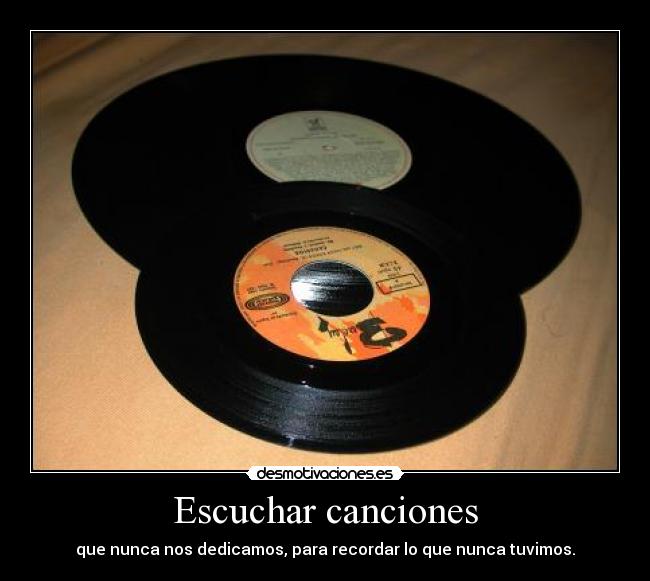 Escuchar canciones - que nunca nos dedicamos, para recordar lo que nunca tuvimos.
