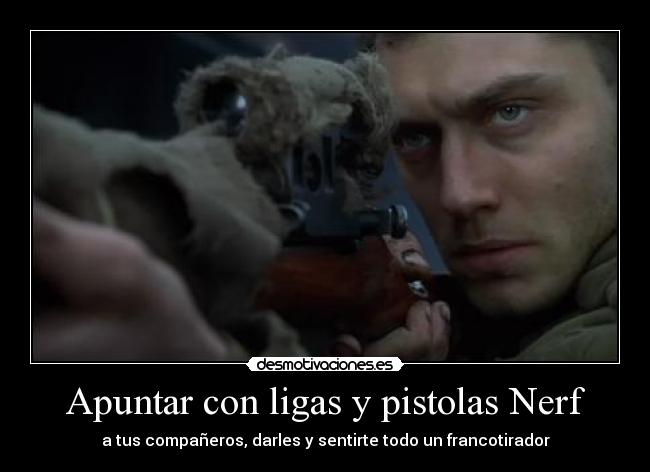 Apuntar con ligas y pistolas Nerf - a tus compañeros, darles y sentirte todo un francotirador
