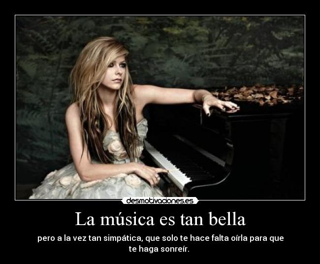 La música es tan bella - pero a la vez tan simpática, que solo te hace falta oírla para que te haga sonreír. 