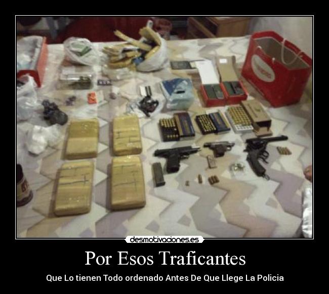 Por Esos Traficantes - 