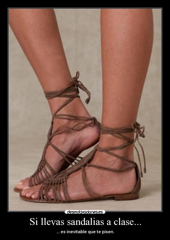 Si llevas sandalias a clase... - ... es inevitable que te pisen.