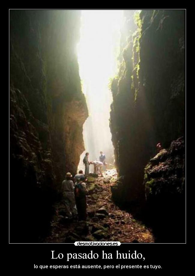 Lo pasado ha huido, - lo que esperas está ausente, pero el presente es tuyo.