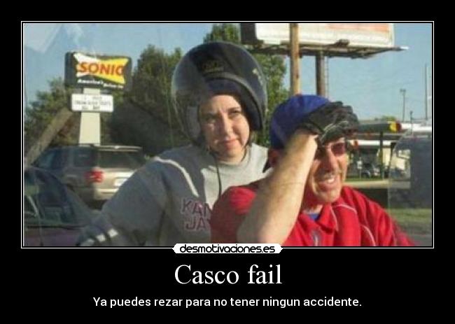 Casco fail - Ya puedes rezar para no tener ningun accidente.