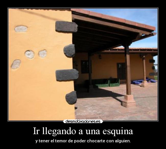 Ir llegando a una esquina -