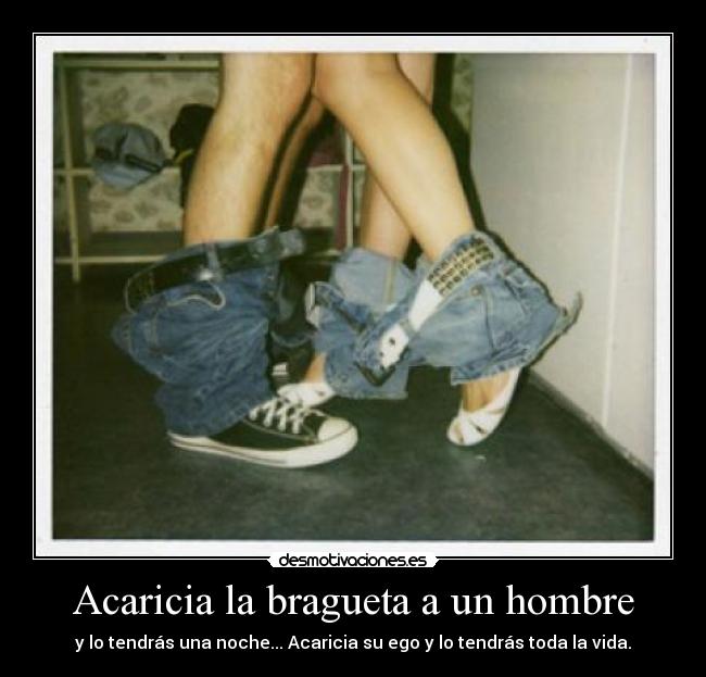 Acaricia la bragueta a un hombre -