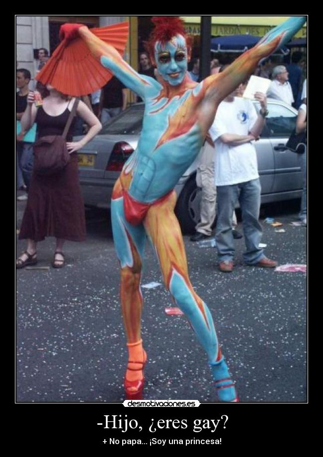 -Hijo, ¿eres gay? - + No papa... ¡Soy una princesa!