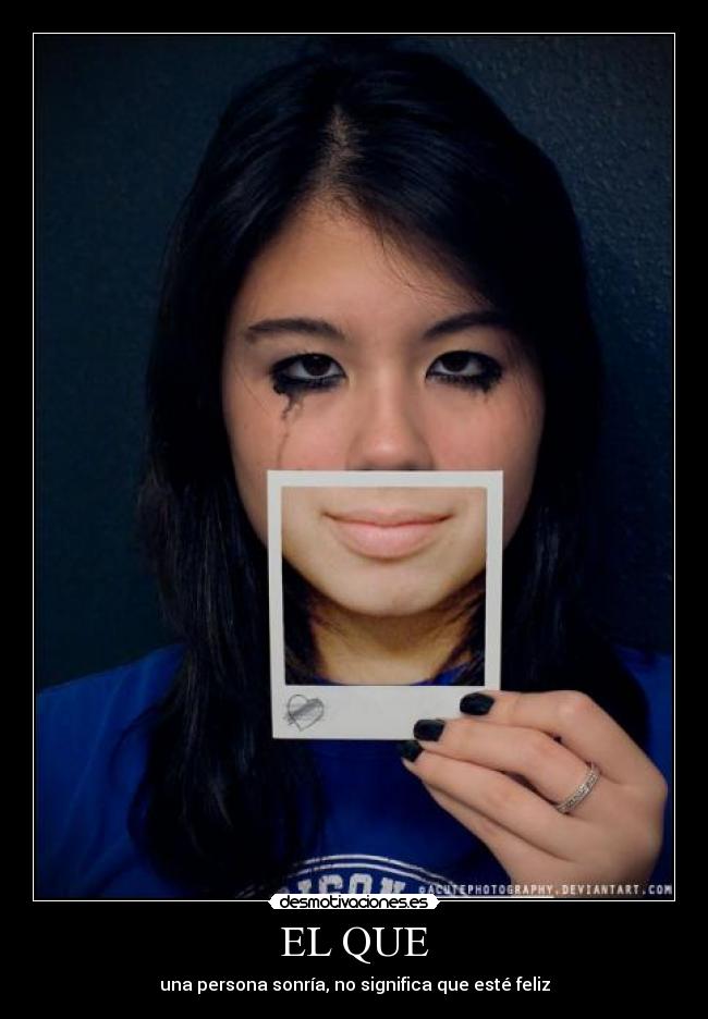 EL QUE - una persona sonría, no significa que esté feliz