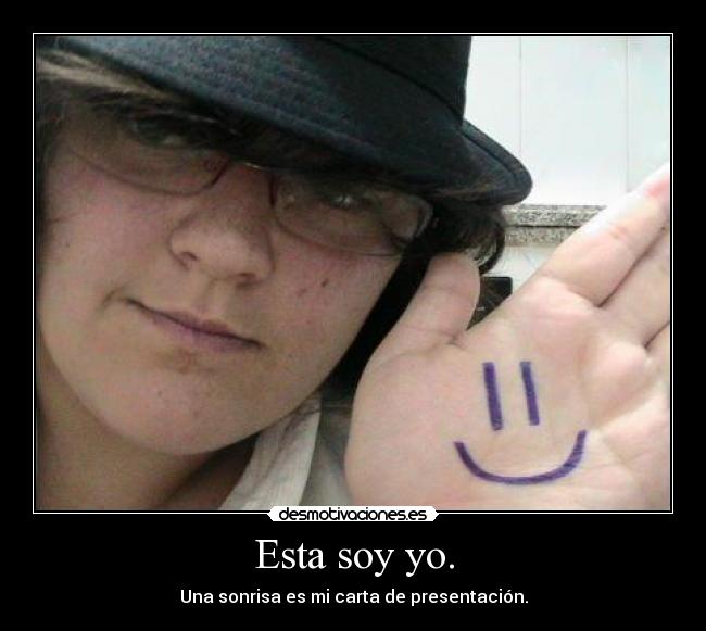 Esta soy yo. - Una sonrisa es mi carta de presentación.