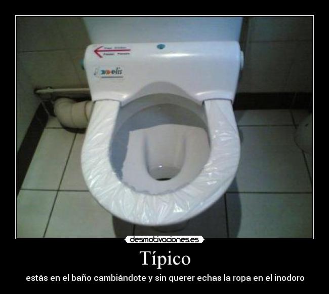 Típico - estás en el baño cambiándote y sin querer echas la ropa en el inodoro