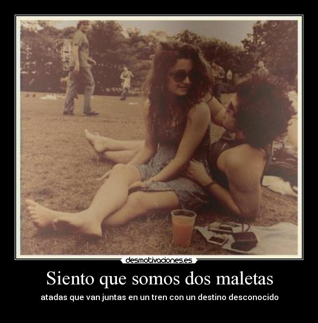 Siento que somos dos maletas -