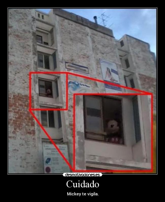 Cuidado - Mickey te vigila.