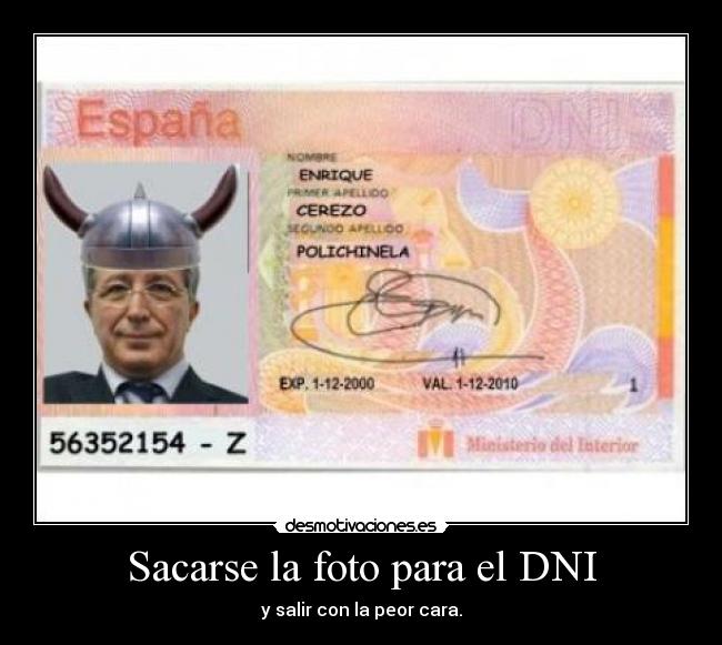 Sacarse la foto para el DNI - y salir con la peor cara.