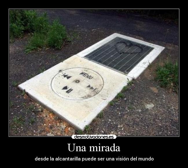 Una mirada - desde la alcantarilla puede ser una visión del mundo