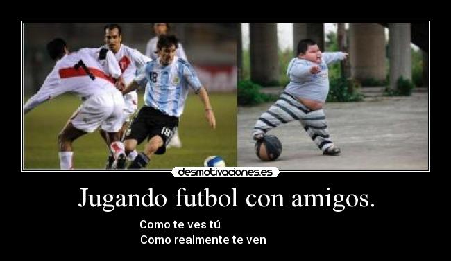 Jugando futbol con amigos. - 