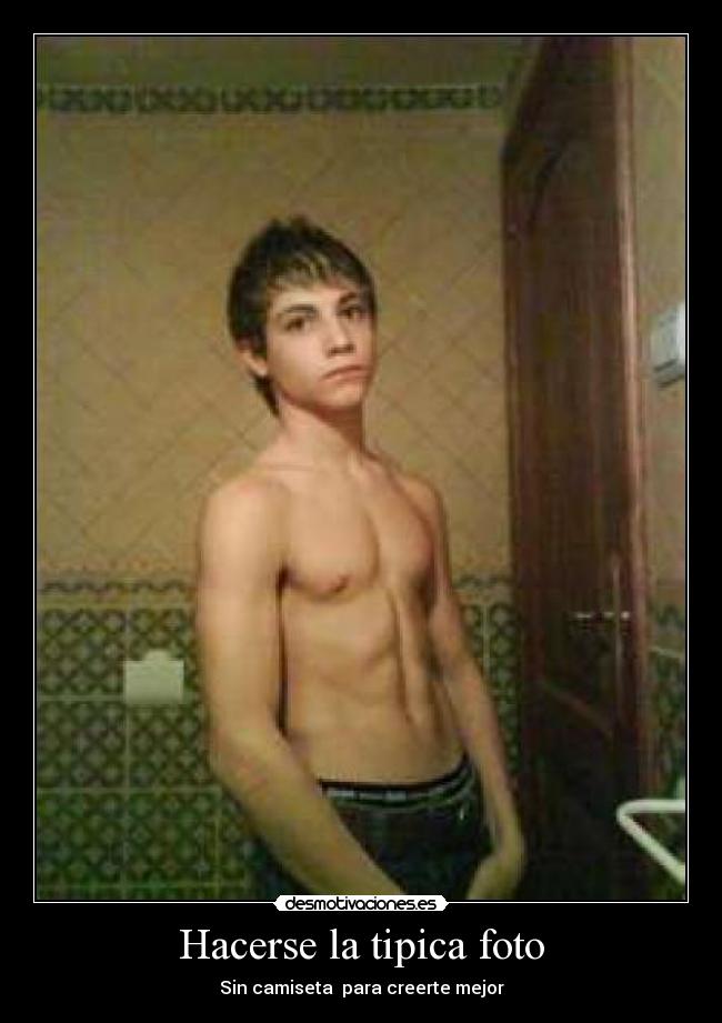 Hacerse la tipica foto - Sin camiseta para creerte mejor