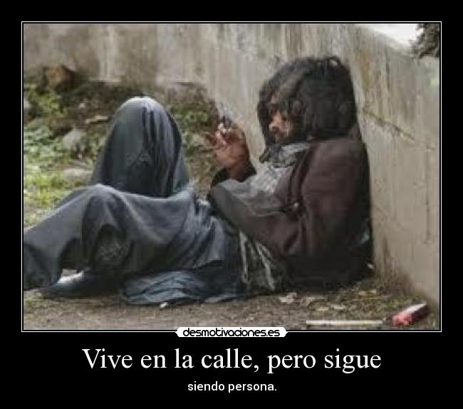 Vive en la calle, pero sigue -