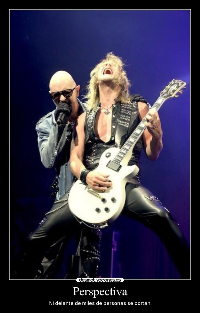 Perspectiva - Ni delante de miles de personas se cortan.