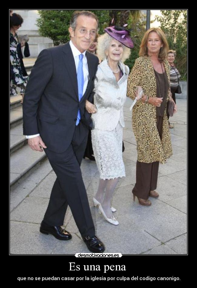 Es una pena - que no se puedan casar por la iglesia por culpa del codigo canonigo.
