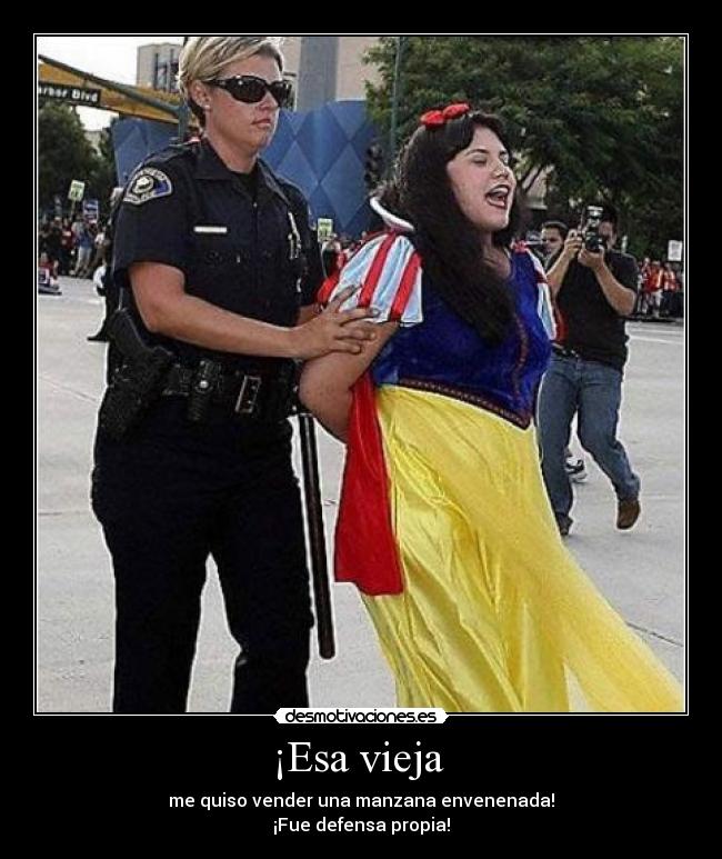 ¡Esa vieja - me quiso vender una manzana envenenada!
¡Fue defensa propia!