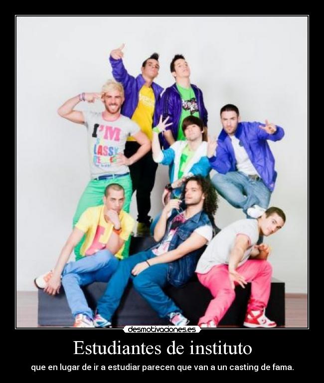 Estudiantes de instituto - que en lugar de ir a estudiar parecen que van a un casting de fama.