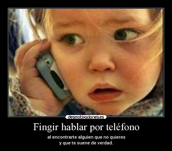 Fingir hablar por teléfono -