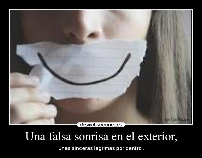 Una falsa sonrisa en el exterior, -