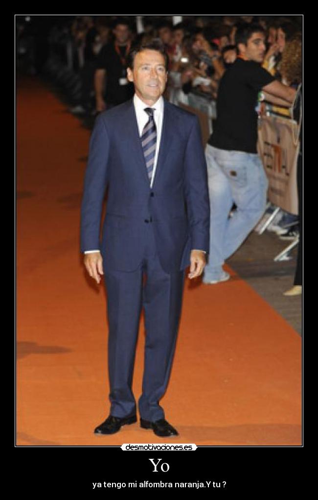 carteles matias tiene alfombra naranja desmotivaciones