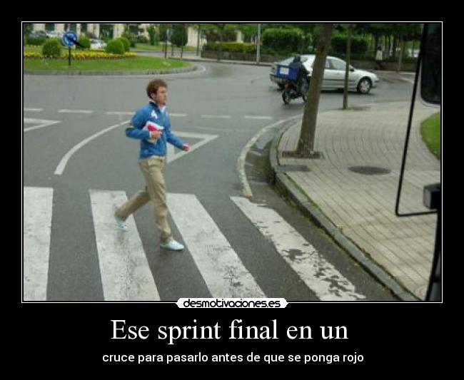 Ese sprint final en un - cruce para pasarlo antes de que se ponga rojo