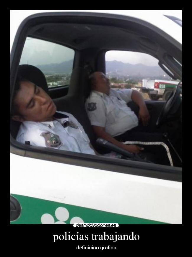 policías trabajando -