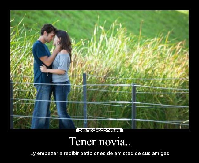 Tener novia.. - ..y empezar a recibir peticiones de amistad de sus amigas